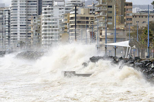  Marejadas de hasta 5 metros de altura afectará a gran parte del norte de Chile