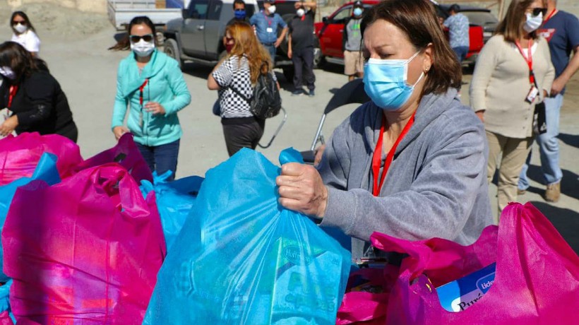  Familias que viven en caletas de Antofagasta fueron beneficiados con canastas de alimentos