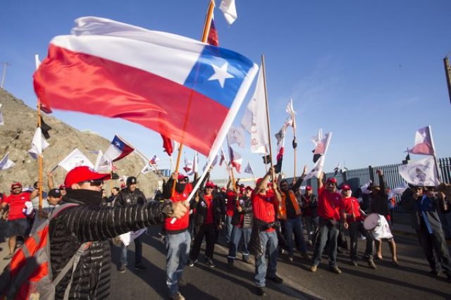  Trabajadores del cobre exigen el retiro del 10% en las AFP