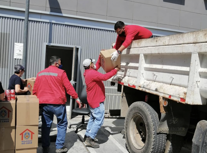  Municipalidad de Antofagasta entrega canastas familiares a trabajadores de la salud