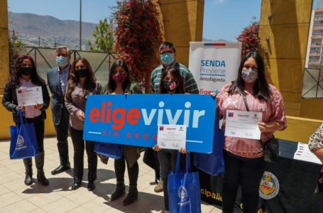 Municipio y Senda culminan talleres e intervención parental en 10 familias de Antofagasta