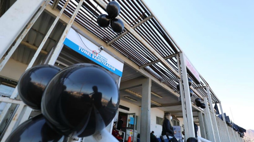  Trabajadores de la Atención Primaria se manifestaron su rechazo al presupuesto nacional de salud 2021 con globos negros y pancartas