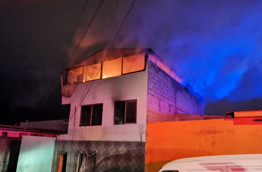  Fuerte incendio dejo a trece personas damnificadas en el norte de Antofagasta