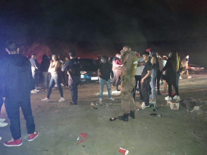  41 personas detenidas dejo fiesta clandestina en plena playa en Antofagasta