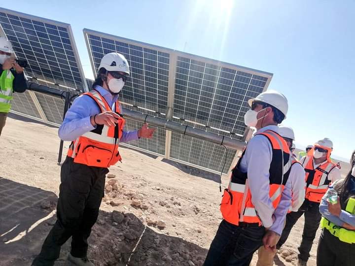  Biministro de Energía y Minería visitó innovadora planta híbrida eólica y solar en la región de Antofagasta