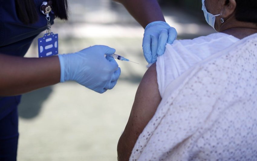 999 personas fueron vacunadas en Estadio Guibaldo Ormazabal de Antofagasta
