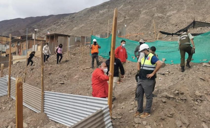  Desalojan casi 80 lotes de toma ubicada cerca de vías aluvionales en Antofagasta