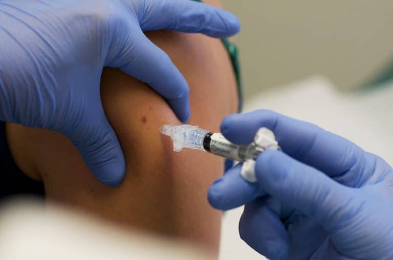  Salud llamó a rezagados a no concurrir a los vacunatorios esta semana por disminución de vacunas