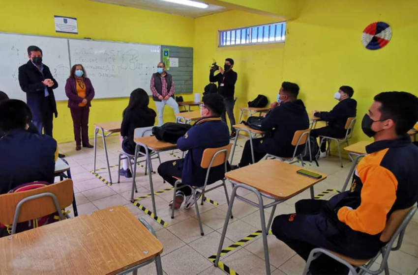  Antofagasta: Realizan positivo balance del primer día de retorno a clases presenciales