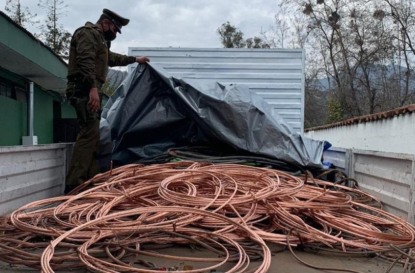  Hombre es sorprendido por carabineros robando cables en Antofagasta