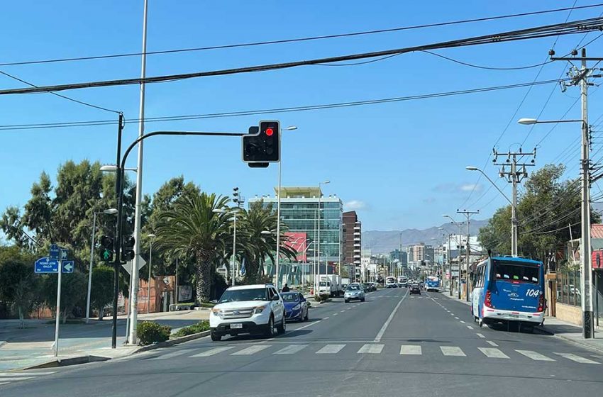  Antofagasta: comenzó a funcionar nuevo cruce semaforizado en Avenida Angamos con León Gallo