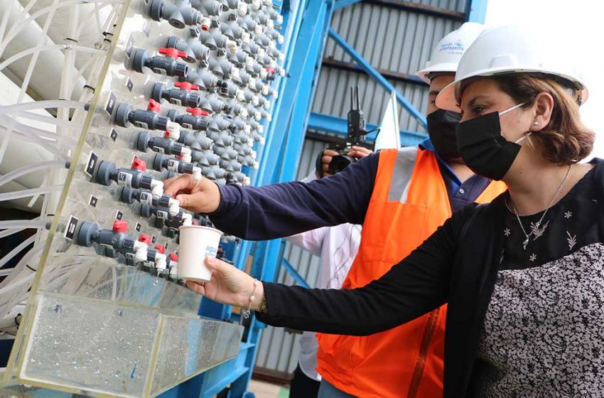  Aguas Antofagasta junto a Gobierno Regional firman convenio para el acceso de agua potable a dos macrocampamentos de la ciudad