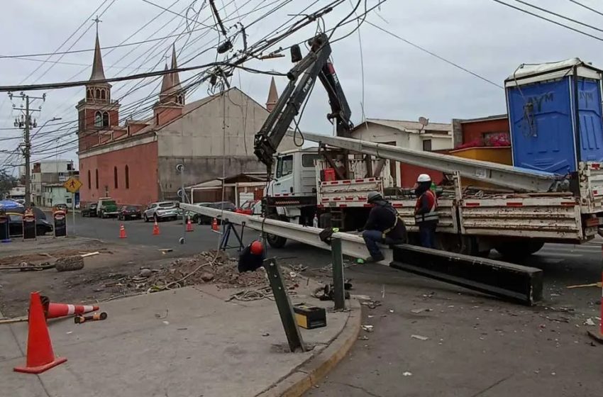  Antofagasta: en solo 3 meses más de 54 postes chocados han afectado la calidad del suministro eléctrico