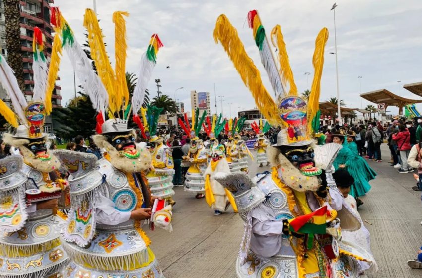  Más de 50 mil personas movilizó décima versión del Carnaval de los Colores en Antofagasta