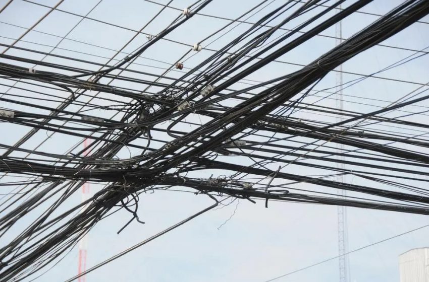  Municipalidad de Antofagasta anunció operativo para retirar cables eléctricos en desuso
