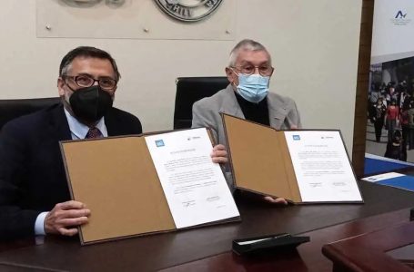 Universidad de Antofagasta y Defensoría Regional estrechan relaciones y firman convenio