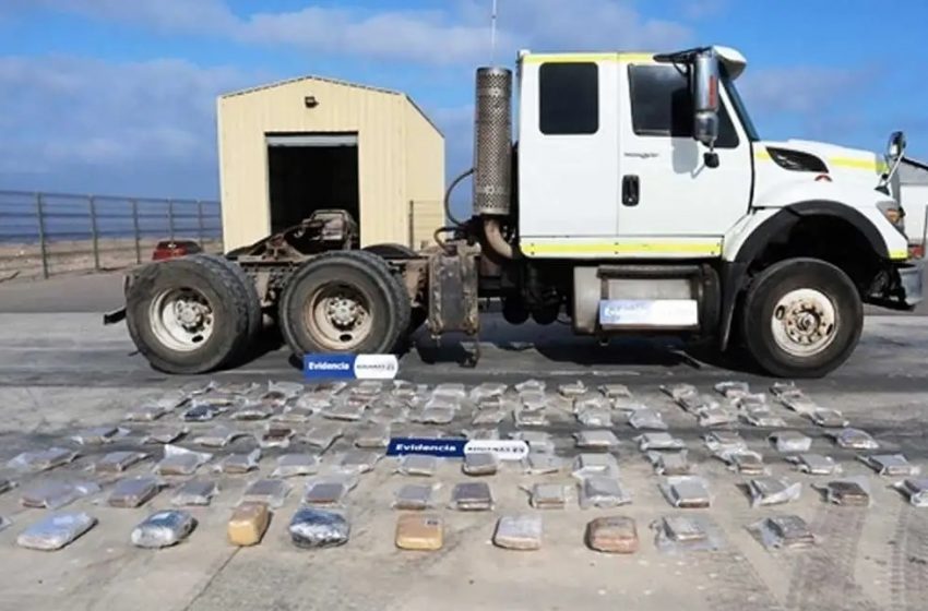  Región de Antofagasta: interceptan dos camiones cargados con drogas
