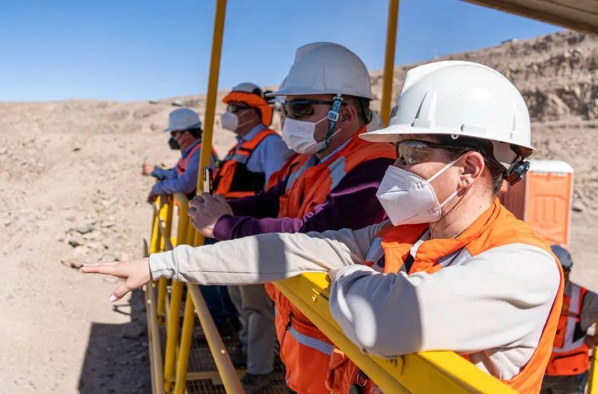  Trabajadores de Sierra Gorda SCM reciben certificación de Sernageomin en Técnicas de Prevención de Riesgos