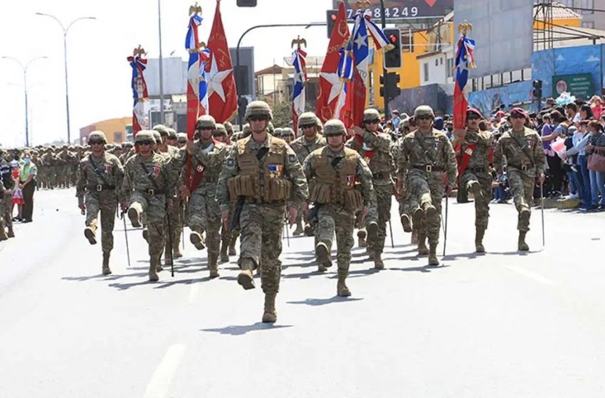 Tradicional Parada Militar en Antofagasta contó con la participación de más de 600 efectivos de orden y seguridad