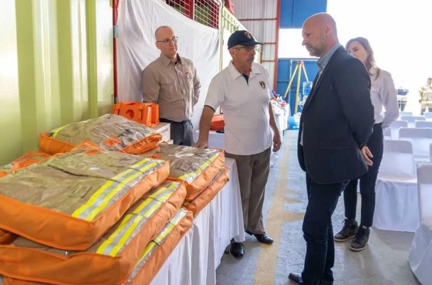  Bomberos de Sierra Gorda reciben importante donación en equipamiento para emergencias