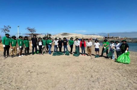 Realizan jornada de limpieza en Playa La Chimba de Antofagasta