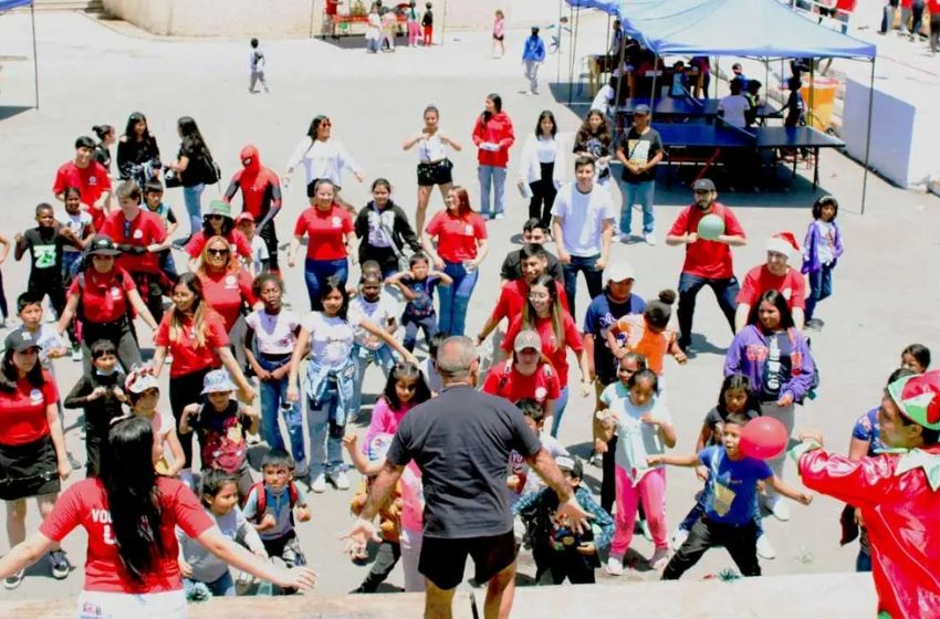  200 niños del macrocampamento Los Arenales disfrutaron de una fiesta de navidad en la UCN