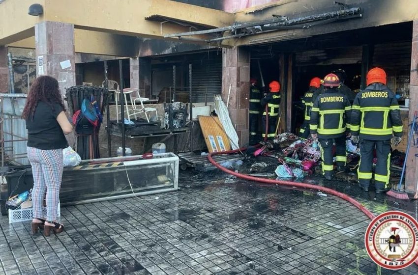  Autoridad anuncia reconstrucción de locales incendiados de Plaza Sotomayor donde falleció una mujer