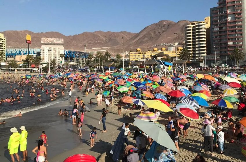  Municipio de Antofagasta aplicará ordenanza de ruidos molestos para multar el uso de parlantes en las playas