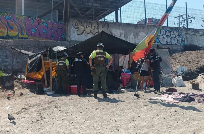  Cerca de 20 ocupaciones irregulares fueron notificadas para desalojar la Playa Paraíso de Antofagasta