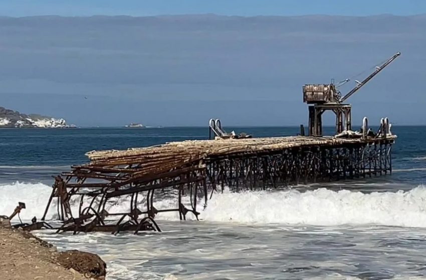  Inician gestiones para recuperar el Muelle Histórico de Taltal que colapsó por marejadas