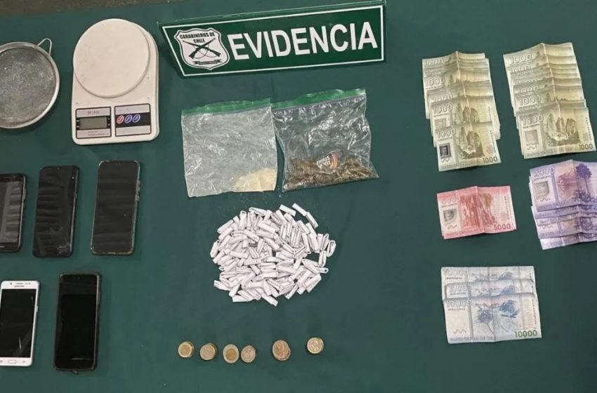  Carabineros sorprende a individuos vendiendo drogas cerca de liceo en Antofagasta: hay cuatro detenidos