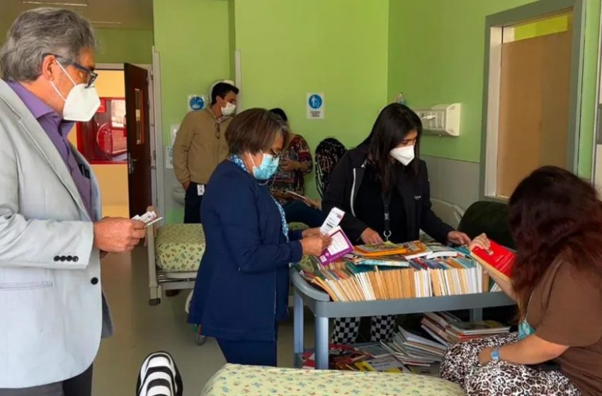 MOP donó textos a pacientes del Hospital Regional de Antofagasta