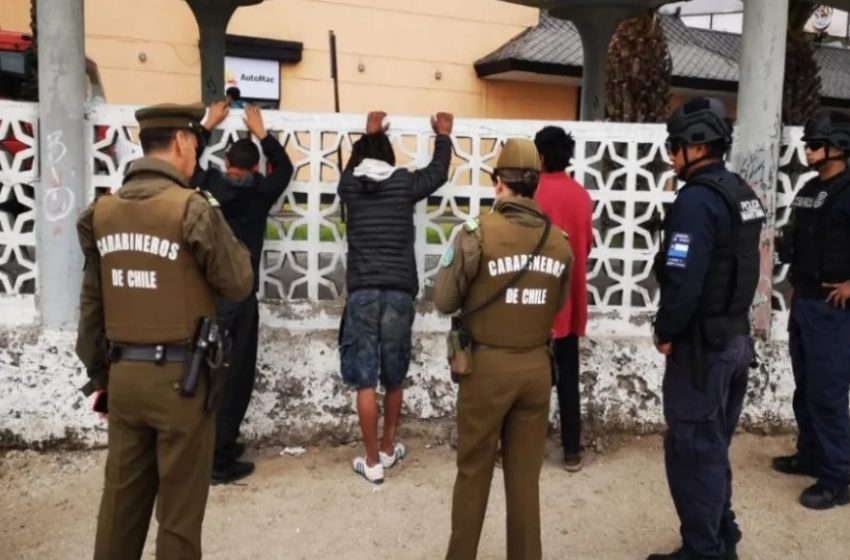  Tres detenidos dejó nuevo operativo de desalojo de rucos en Antofagasta: uno por amenazas a Carabineros