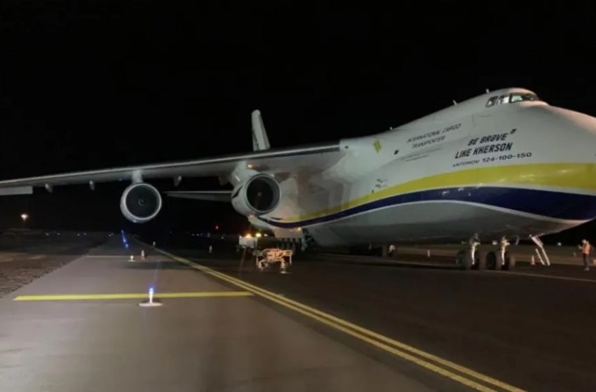  Avión más grande del mundo aterriza en Aeropuerto Andrés Sabella de Antofagasta
