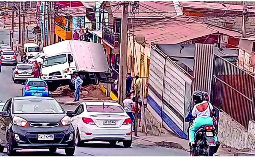  ¡Peligro en Antofagasta! Vecinos exigen cambios urgentes en Calle Covadonga tras repetidos accidentes