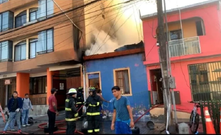  Bomberos controlan incendio en vivienda del Centro de Antofagasta