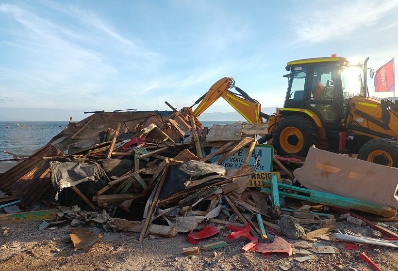  Restitución del espacio público en Caleta Coloso: Acción de desalojo anticipa proyecto en el borde costero del Sur de Antofagasta