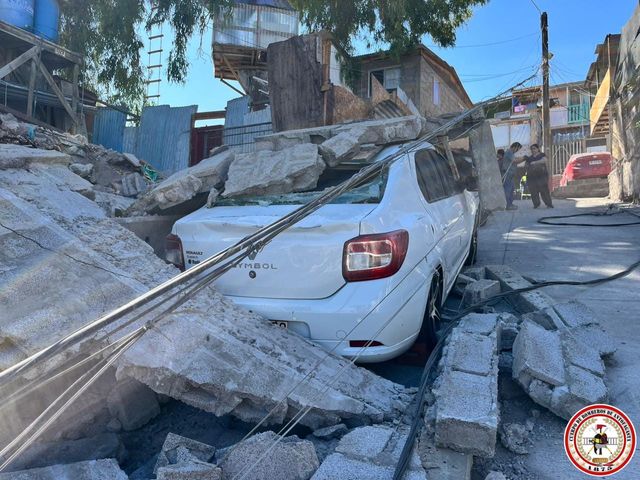  [VIDEO] Hombre escapa ileso de ser aplastado por un muro en Antofagasta