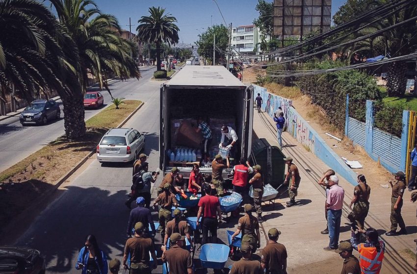  Alcalde entregó ayuda solidaria a damnificados por incendios en la región de Valparaíso