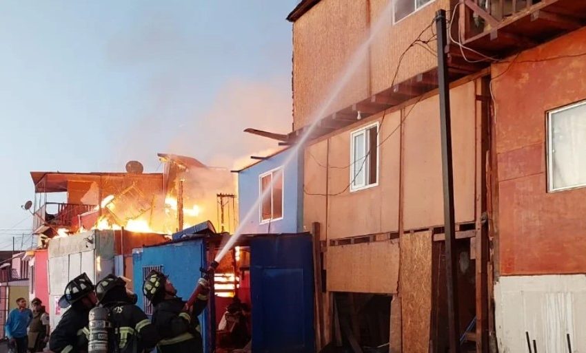  ¡Tragedia en Antofagasta! Mega incendio en campamento deja 62 damnificados y 13 casas afectadas