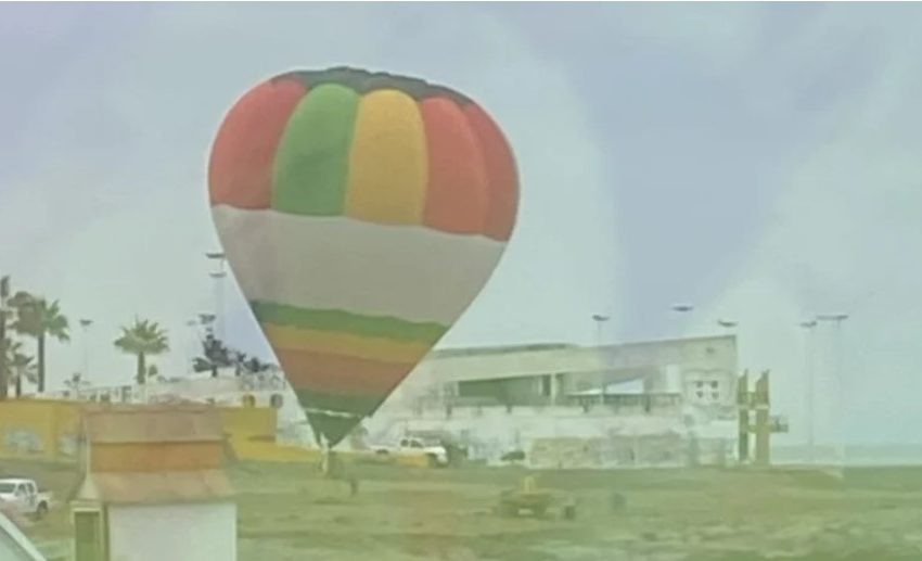  Globo aerostático causa asombro entre residentes de Antofagasta al ser avistado en el sector costero