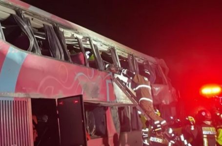 Tragedia en las rutas de Antofagasta: Dos muertos y 40 heridos en accidente de bus de turistas brasileños en Jama