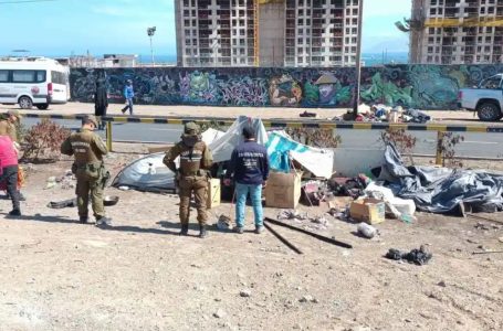 Desalojo masivo en Antofagasta: Retiran seis ‘rucos’ y 50 toneladas de basura