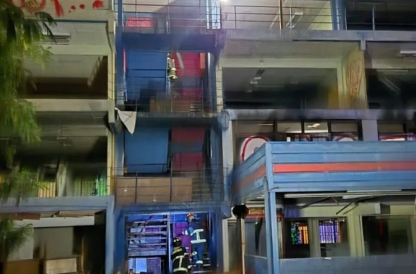  Incendio afecta edificio abandonado del Serviu en Antofagasta durante la madrugada