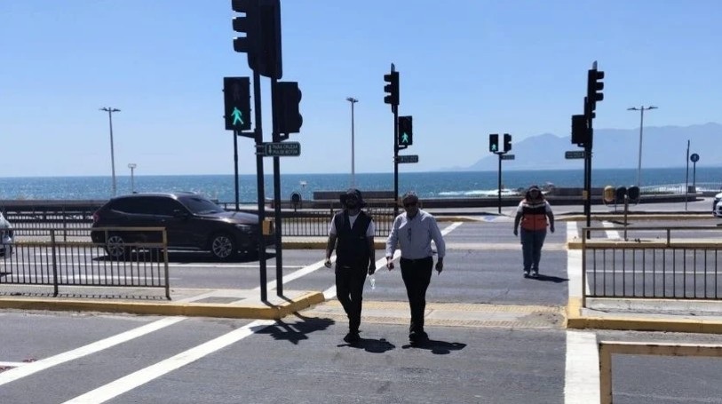  Nuevo cruce semaforizado mejora seguridad en la costanera de Antofagasta