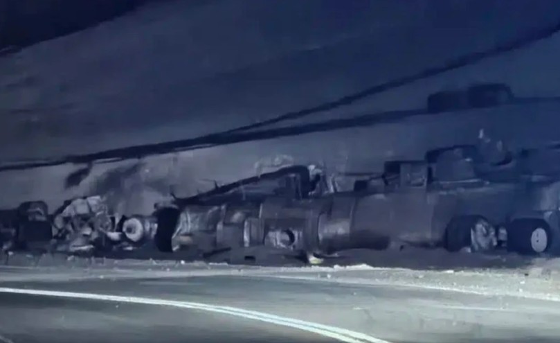  Fatal volcamiento de camión con ácido sulfúrico en la Ruta B-12 deja un fallecido