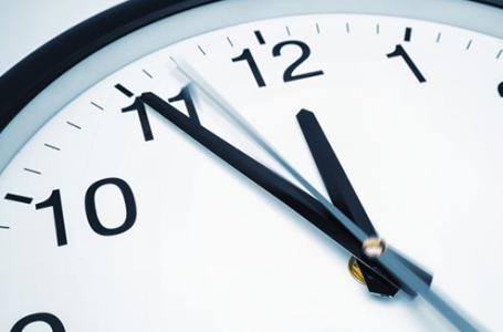 Chile ajusta su horario en 2026: revisa cuándo se debe atrasar el reloj