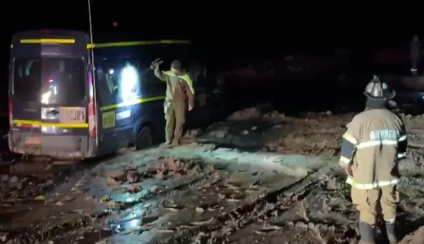  Rescatan a ocho personas atrapadas por aluvión en la Ruta 23-CH en la Región de Antofagasta