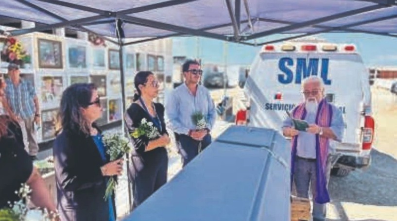  Autoridades realizan funeral de personas no identificadas bajo custodia del SML en Mejillones