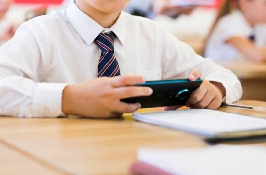  Así funciona la ley que prohíbe uso de celulares en colegios